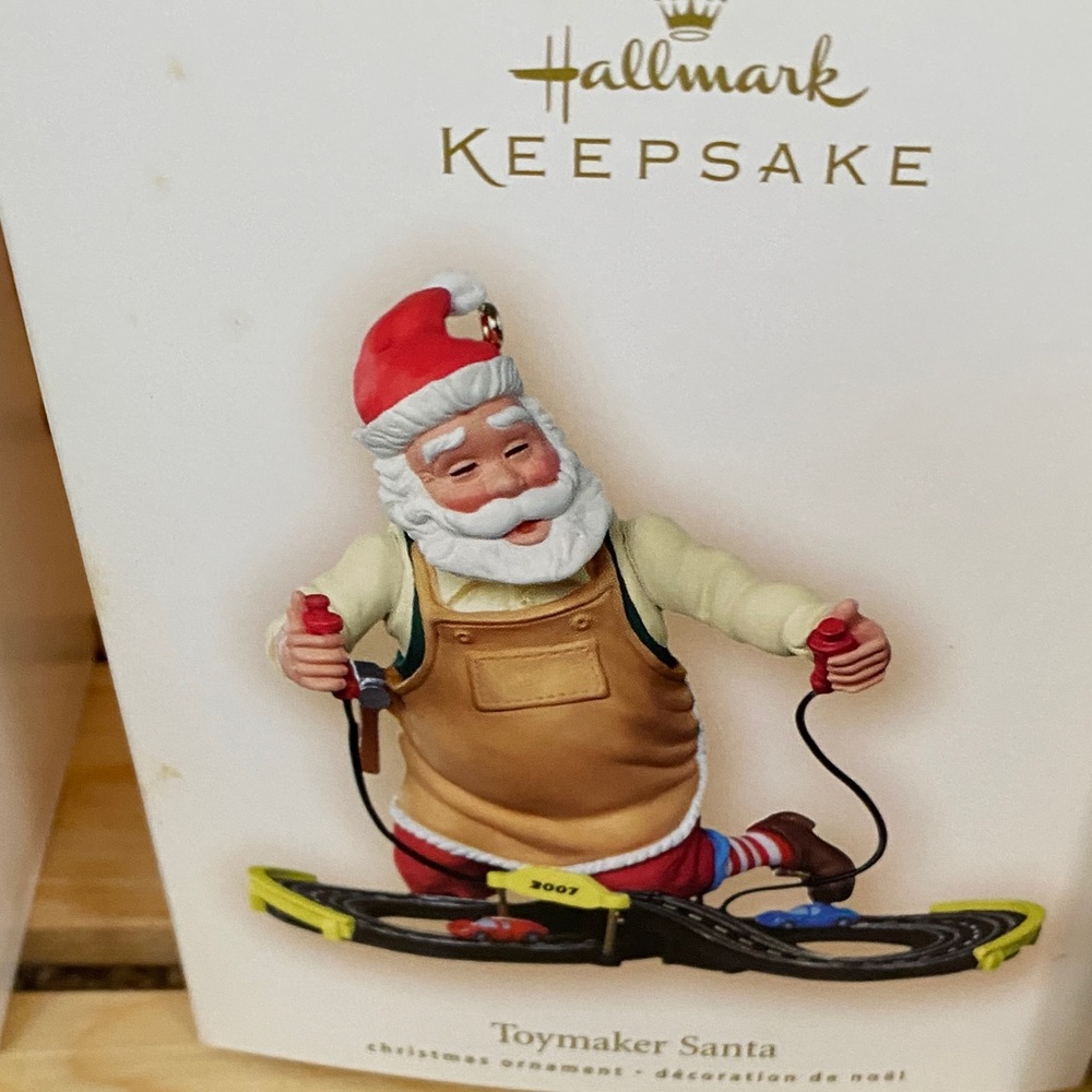 8 Toymaker Santa Ornament Collection - Picture 8 of 10